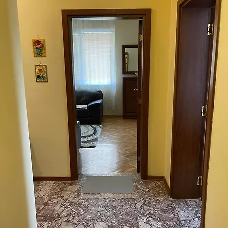 شقة Sunny Cozy Flat In The Centre, Close To Beach, 4 Rooms, 105sqm فارنا