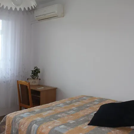 Sunny Cozy Flat In The Centre, Close To Beach, 4 Rooms, 105sqm דירה וארנה