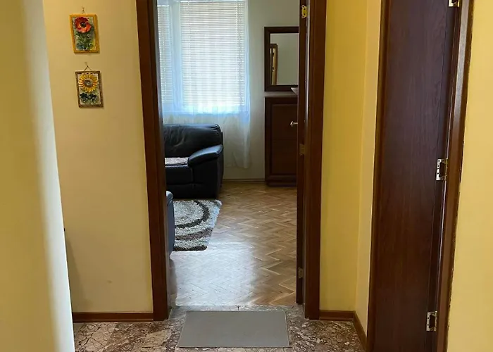 شقة Sunny Cozy Flat In The Centre, Close To Beach, 4 Rooms, 105sqm فارنا