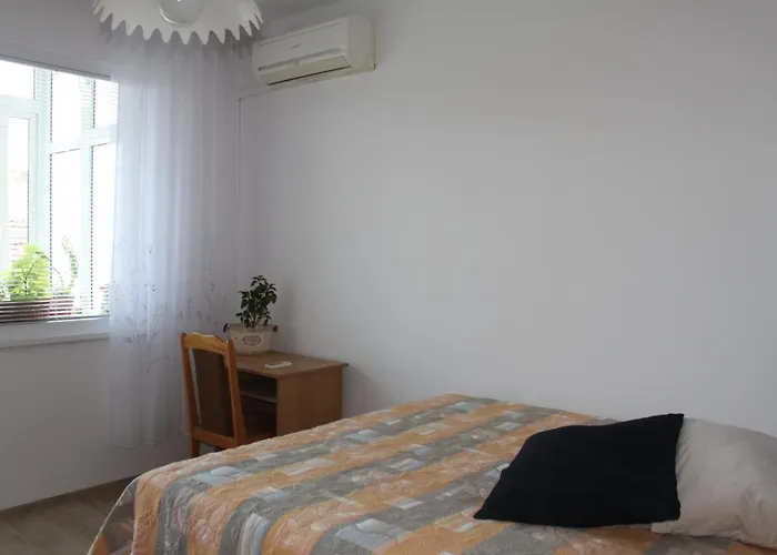 Sunny Cozy Flat In The Centre, Close To Beach, 4 Rooms, 105sqm Lejlighed Varna